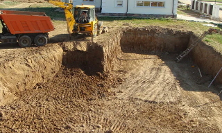 Рытье котлованов под фундамент в Ногинске – цена от 2634 руб. за м3 | ИП Садыков В. Р.